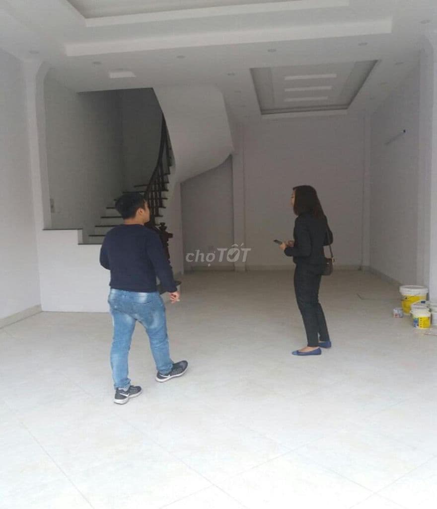 Nhà ngõ 118 Nguyễn Khánh Toàn, Dt 60m2 x 5 tầng mặt tiền 5m đường 10M - Ảnh 2