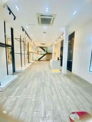 Cho thuê nhà 3 tầng mặt tiền Lê Duẩn , ngang 5m35 , phù hợp shop