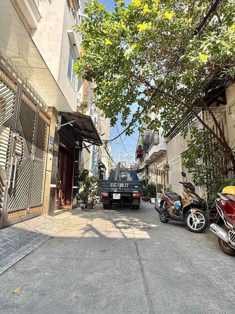 Chính chủ bán hẻm 5m,vị trí ngay Toyota Lê trọng tấn