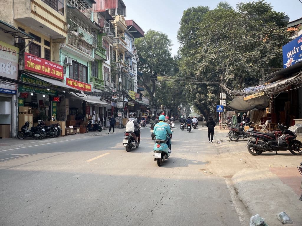 Cắt lỗ toà nhà văn phòng mặt phố Đê La Thành - Vành Đai 1 - Ảnh 3