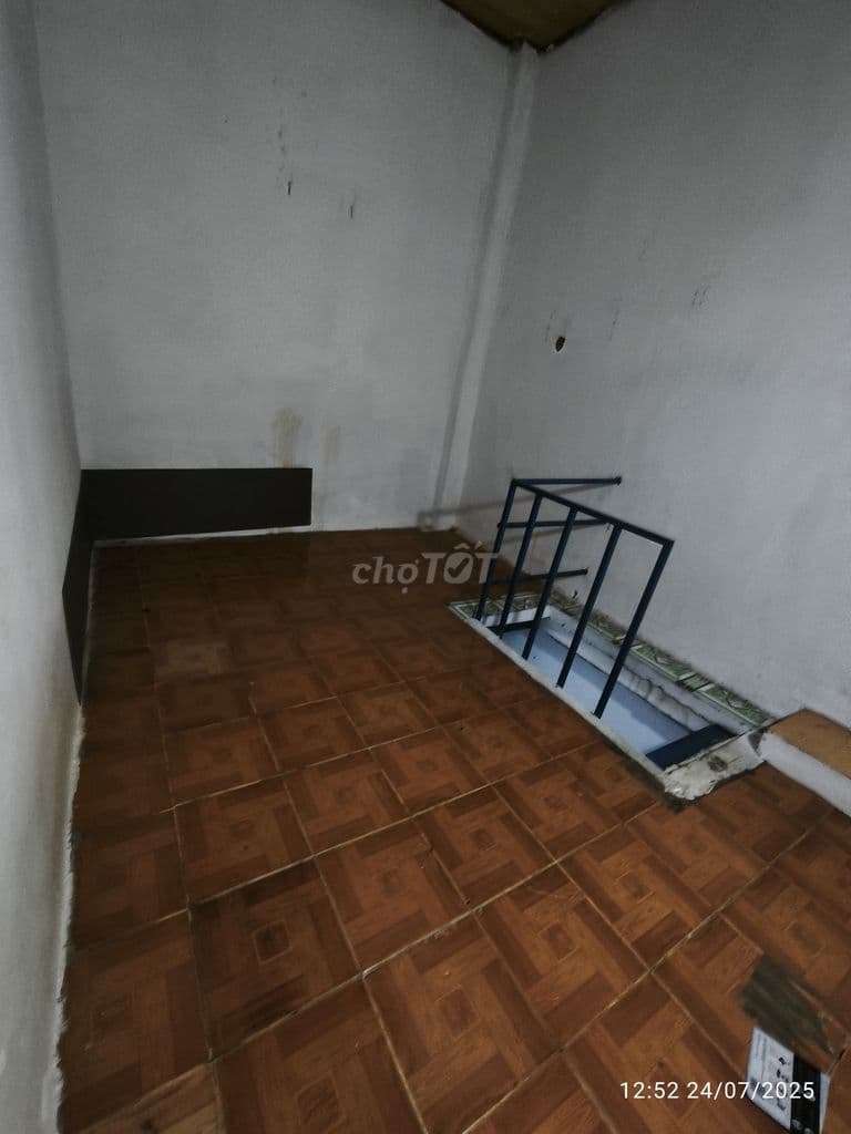 Phòng trệt, lâu suốt, riêng biệt,WC, bếp nấu ăn , đảm sen,lũy bán bich - Ảnh 3