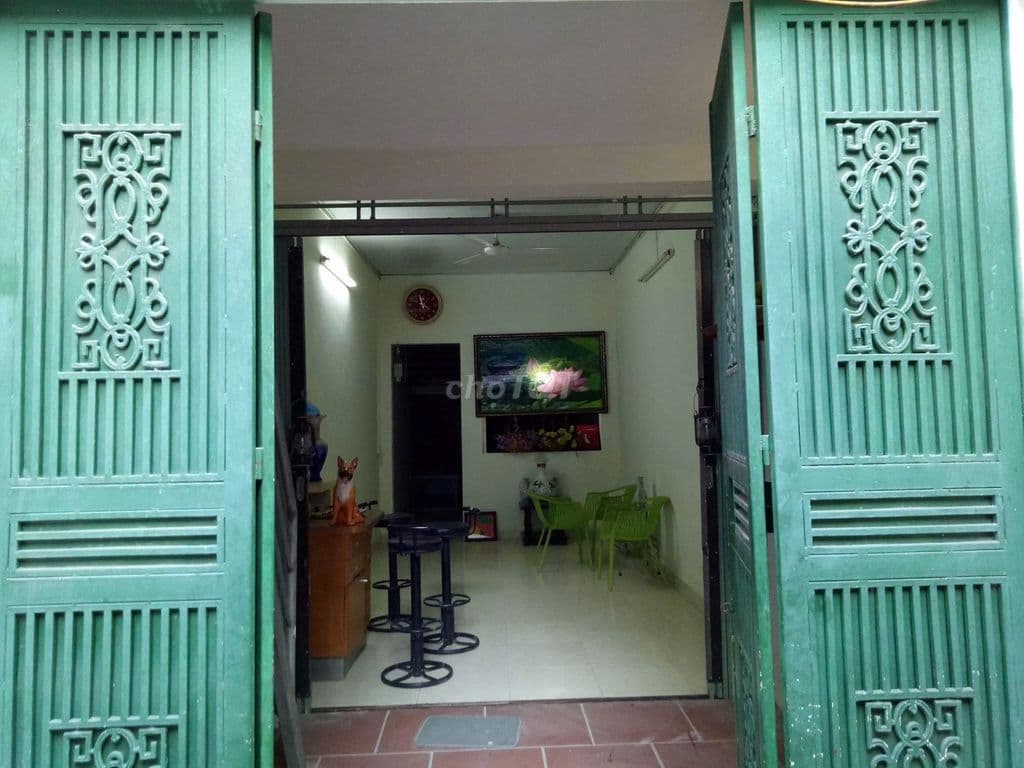 Cho thuê nhà riêng 2 tầng Nguyễn Hoàng Tôn, Q. Tây Hồ Hà Nội.