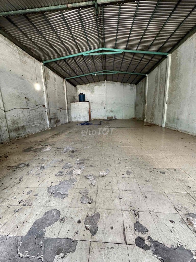 Cho thuê xưởng 10 x25m.Có văn phòng Đường xe continer ra vào.Q12