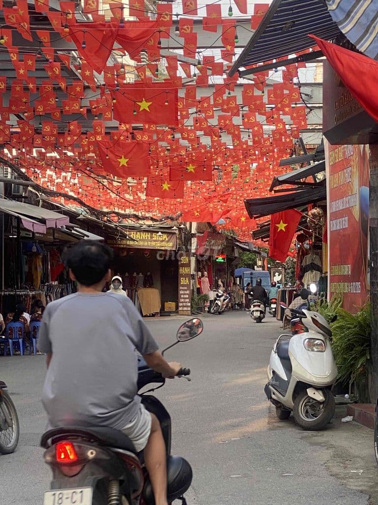 Phố Lụa Hà Đông KINH DOANH SẦM UẤT NGÀY ĐÊM, ÔTỖ ĐỖ CỬA -THÔNG CÁC NGẢ - Ảnh 2