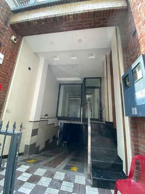 cho thuê lầu 1 lối đi riêng có thang máy 50m2