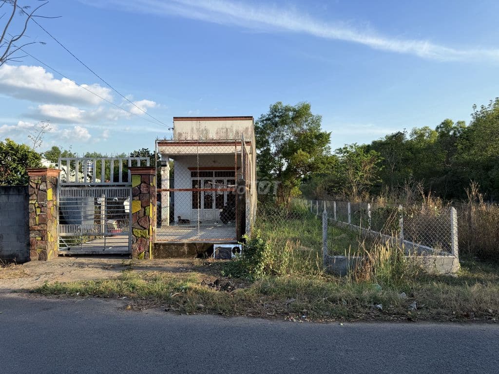 Hàng thơm 1/ tỉnh lộ 15 đất mặt tiền đẹp nở hậu full thổ cư