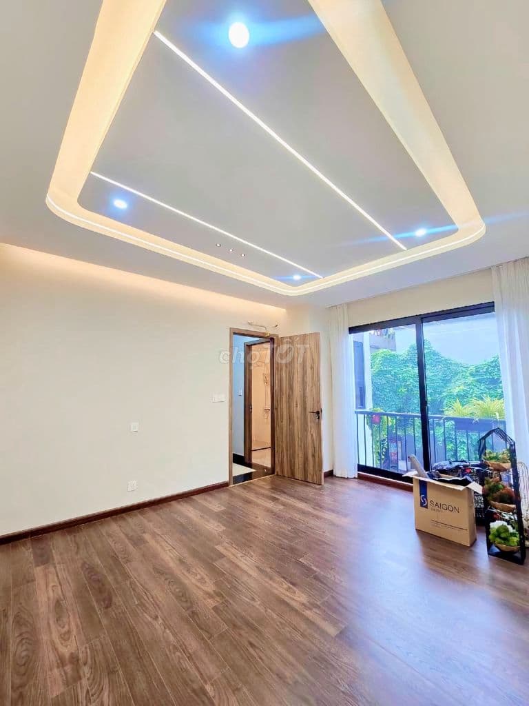 Sài đồng 50m - ô tô đỗ cạnh - view hồ thở sướng - 8 tỷ nhỏ