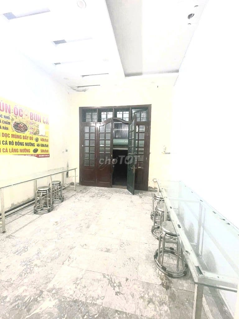 Gia đình cho thuê nhà mặt phố Cù Chính Lan 70m x 4 tầng mt 4m 17tr - Ảnh 2