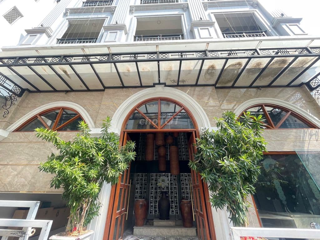 BÁN NHÀ 7 LẦU - 1 HẦM - Ảnh 2