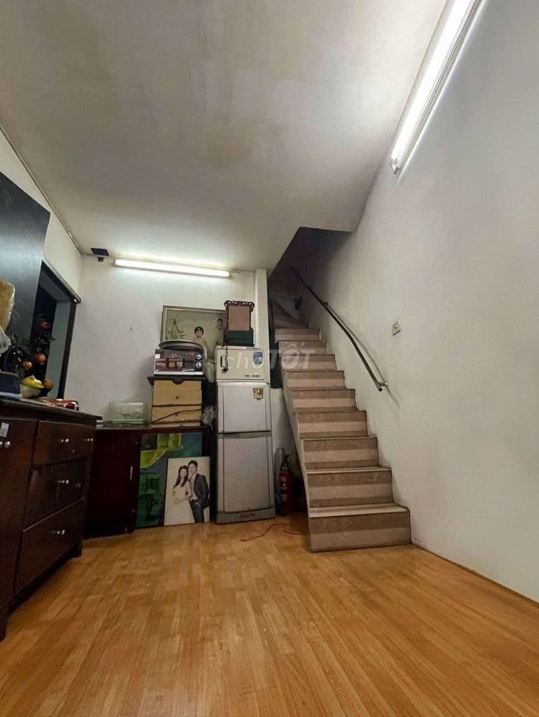 Rẻ! 2 tỷ Tập thể phố Hàng Lược, 16m*2T, gần phố, nhà nguyên bản SĐCC