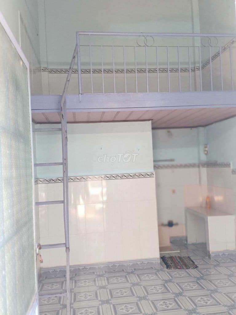 Phòng trọ cách Nguyễn Văn Quá 200m - Ảnh 2