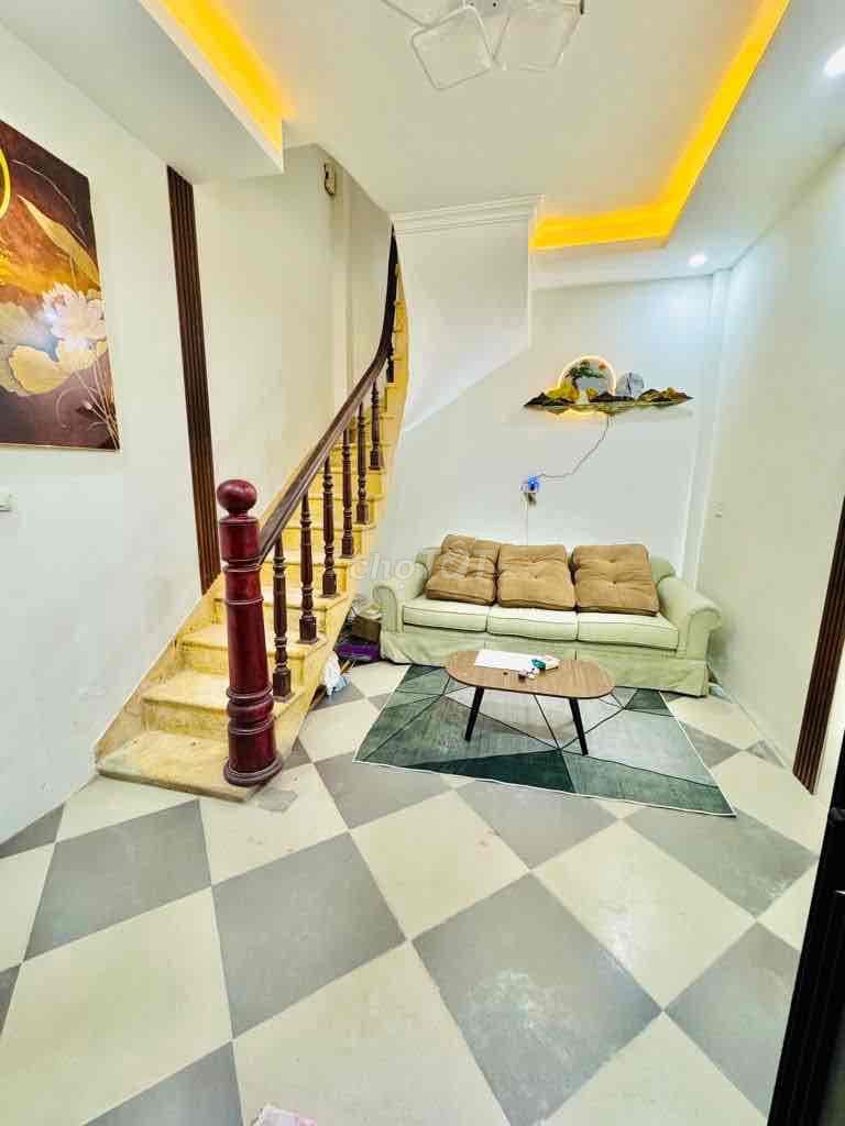 Bán nhà Tân Mai - 6 tầng - 3PN - Ô tô cách 10m. Giá: 2,82 tỷ