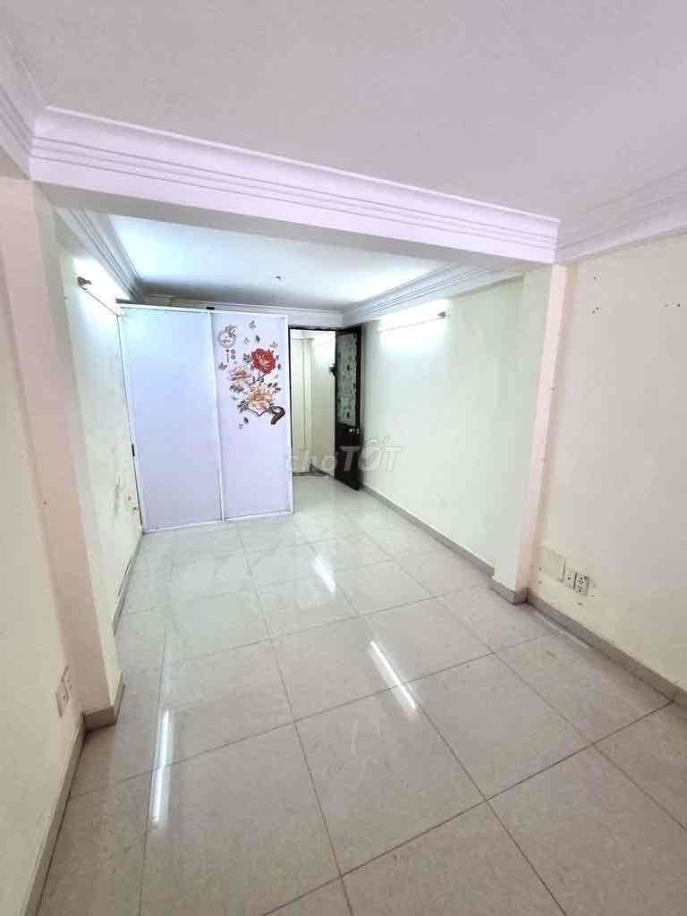 Nhà 4 PHÒNG NGỦ nguyễn thiện thuật. hẻm xe hơi