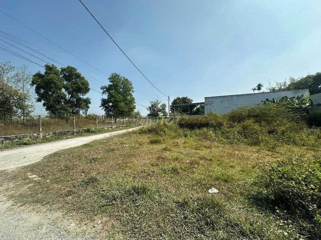 Góc 2 mt đường trải đá xe otô, dt 240m, full thổ, xã Trung Lập Hạ