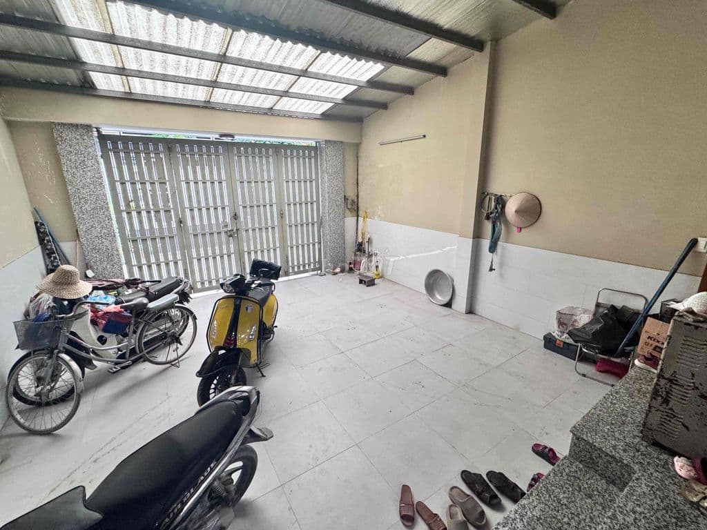 Nhà 4 tầng đường xe tải thông ngay đh luật - gần sông - giá 10.5 tỷ tl