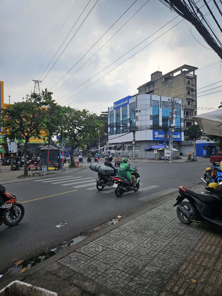 Nhà mặt tiền tỉnh lộ 10 kinh doanh mua bán