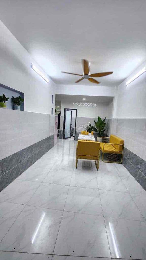 Nhà sổ hồng riêng , nở hậu tài lộc 5M. gồm 3 phòng ngủ 1 lầu.