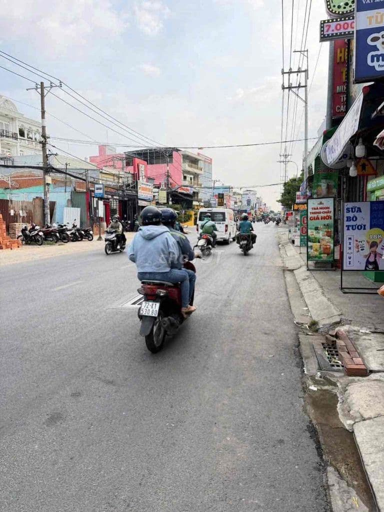 Giảm 1.3 tỷ bán gấp nhà 4.5m x 31m 3 tầng mặt tiền Nguyễn Ảnh Thủ Q12 - Ảnh 2