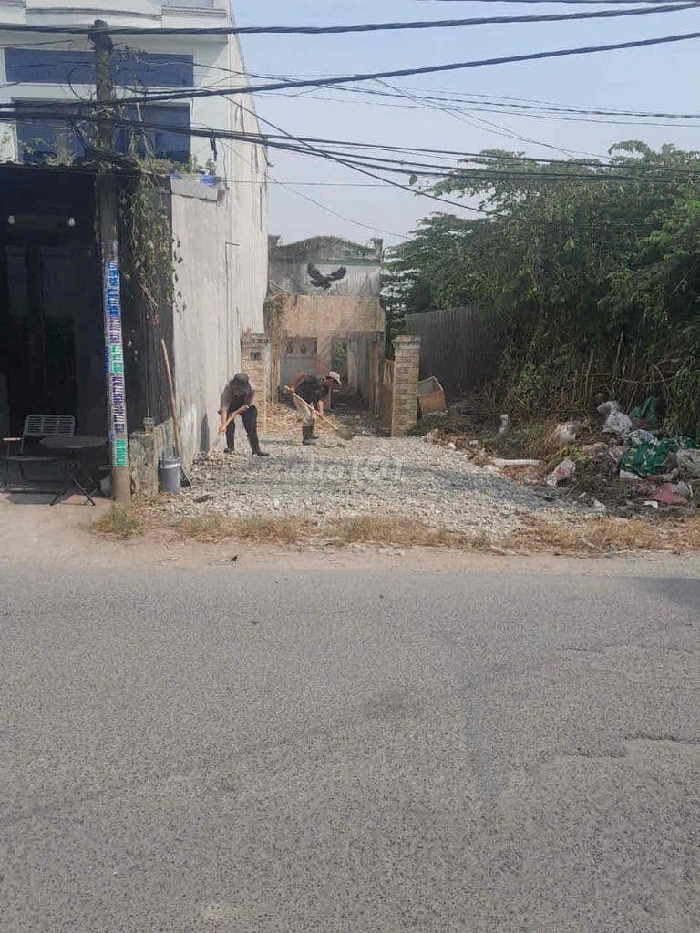 bán đất dt 182m2 giá siêu tốt mặt tiền đường Bình Chánh