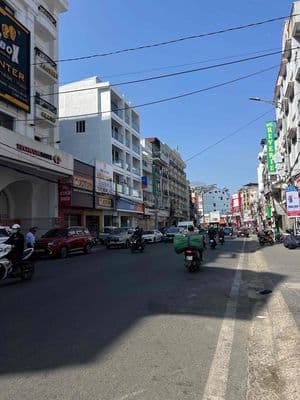 CHO THUÊ KHÁCH SẠN MẶT TIỀN PHAN ĐÌNH PHÙNG – TRUNG TÂM ĐÀ LẠT Vị
