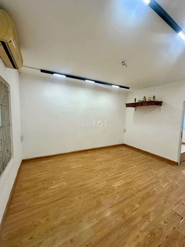 Tập Thể Bách Khoa, mặt phố, sổ đỏ TO 70m 2PN, nguyên bản, nhỉnh 4 tỷ - Ảnh 2