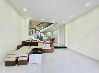 Cho thuê nhà 3 tầng ngay cầu Trần Thị Lý , 5PN kín , full nội thất
