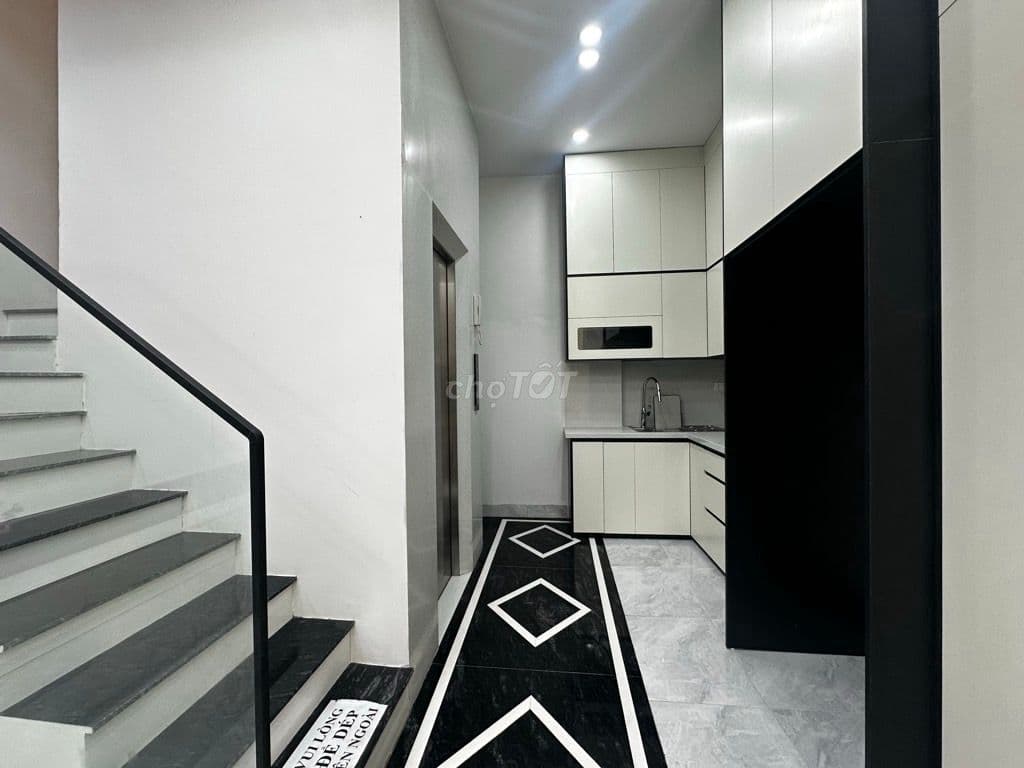 Nhà đẹp Lò Đúc - 5 tầng 6 ngủ thang máy - Sân để xe riêng - Lô góc - Ảnh 3