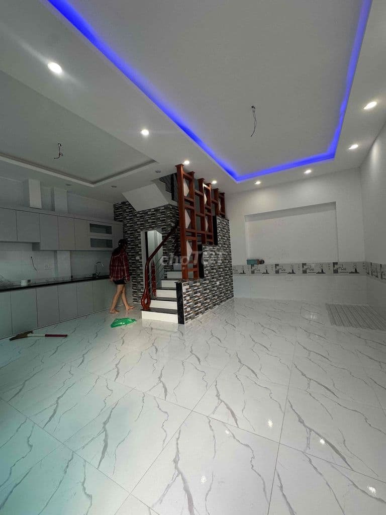 Dt 40m, 4 tầng, mt 5m Giá chào nhỉnh 2 tỷ Oto đỗ cổng Tầng 1: phòng - Ảnh 2