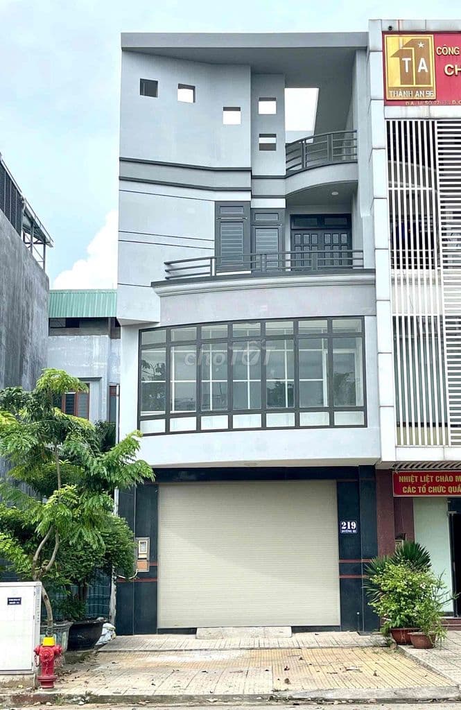 Nhà 4 tầng - kdc Gia Hoà - đường 30m - 156m2 ( 6 x 26)- 22 tỷ tl mạnh