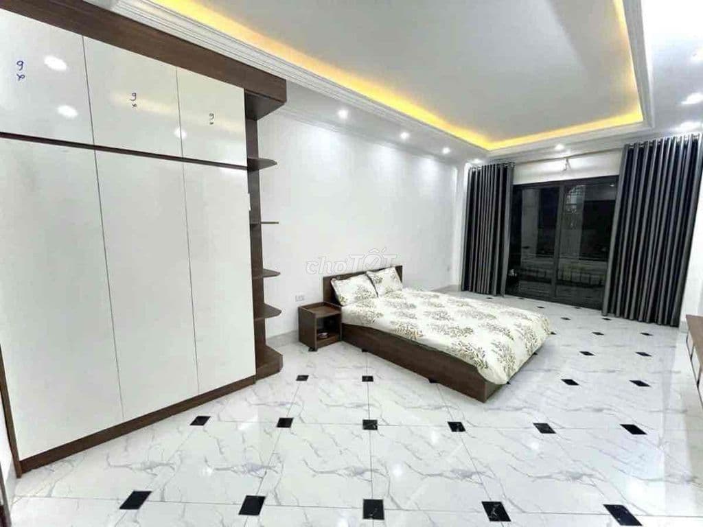 31m 5 tầng mt 4m 6 lâm du 7 chỗ đỗ của