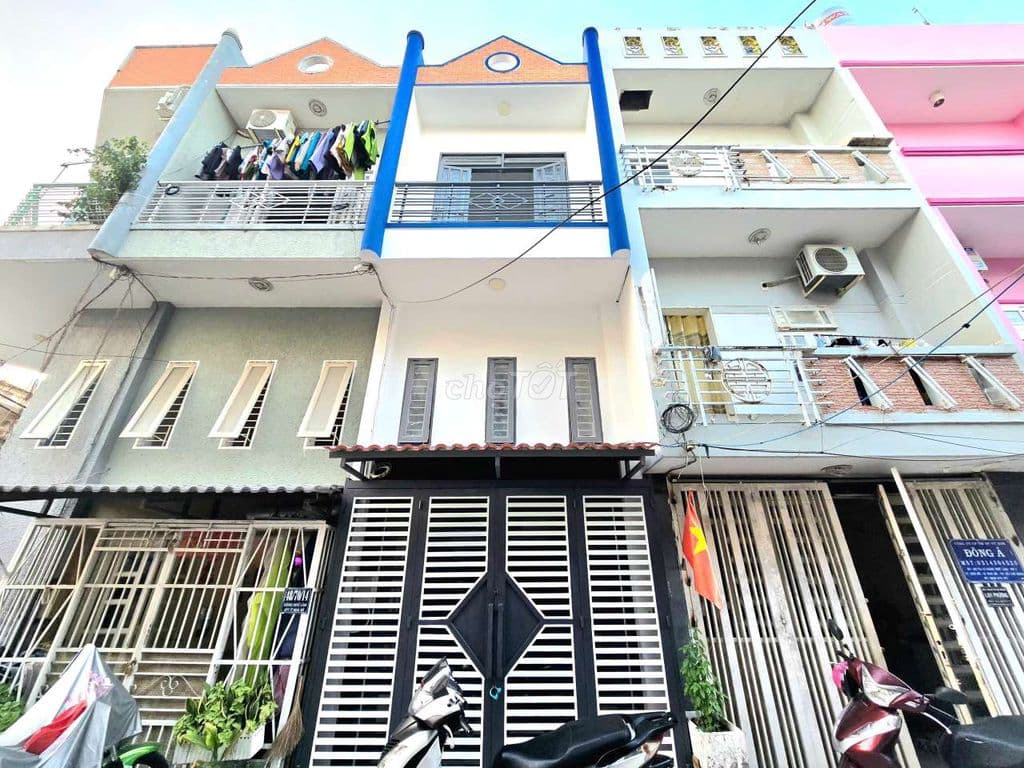 Nhà bán đường xe hơi gần Phú Mỹ Hưng quận 7