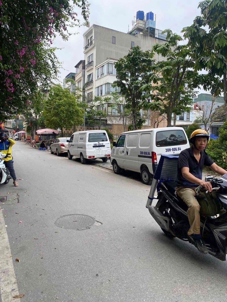 Cực hiếm: mảnh đất vàng phố trạm 52m2 - cạnh vườn hoa - giá đầu tư.