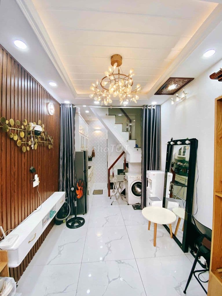 Nhà hẻm xe tải gần công viên làmg hoa