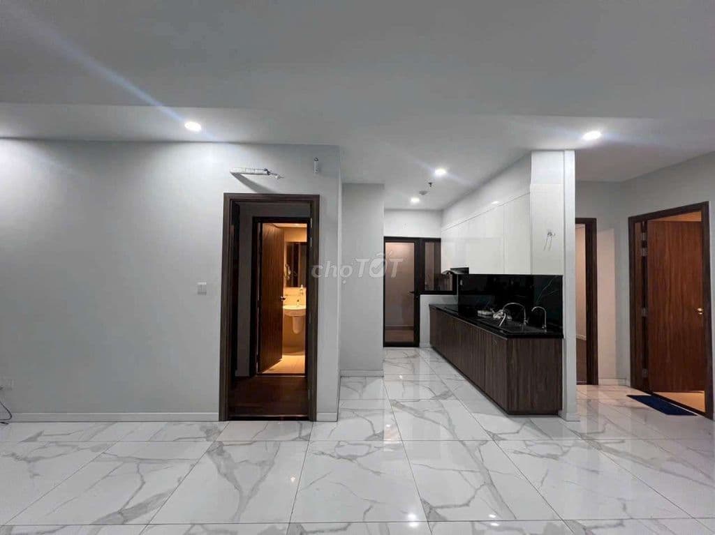 Bán gấp Căn hộ 72m2, View Landmark 81, Tặng nội thất điện tử, Sổ hồng