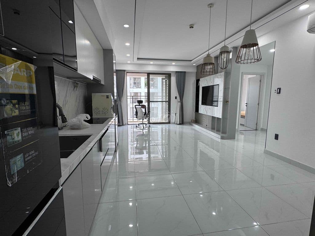 Cho thuê chung cư 3 phòng ngủ view sông , Hướng bắc , Đủ nội thất