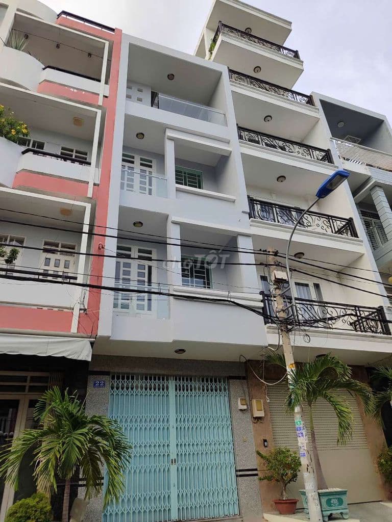 MT khu dân cư Bình Phú đối diện công viên