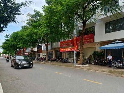 Cho Thuê Nhà Phố Mặt tiền rộng tiện làm văn phòng kinh doanh .