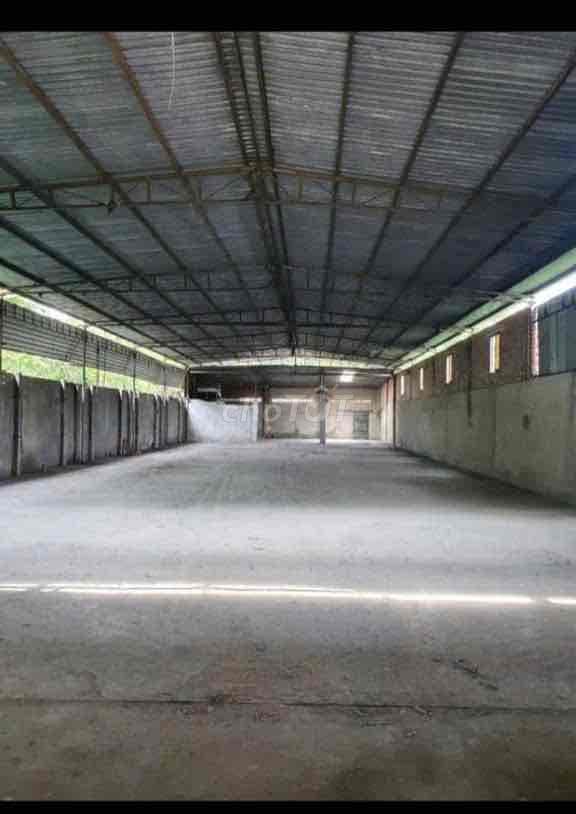 Cần bán gấp xưởng đường nhà nước 12m xe tải 10 tấn