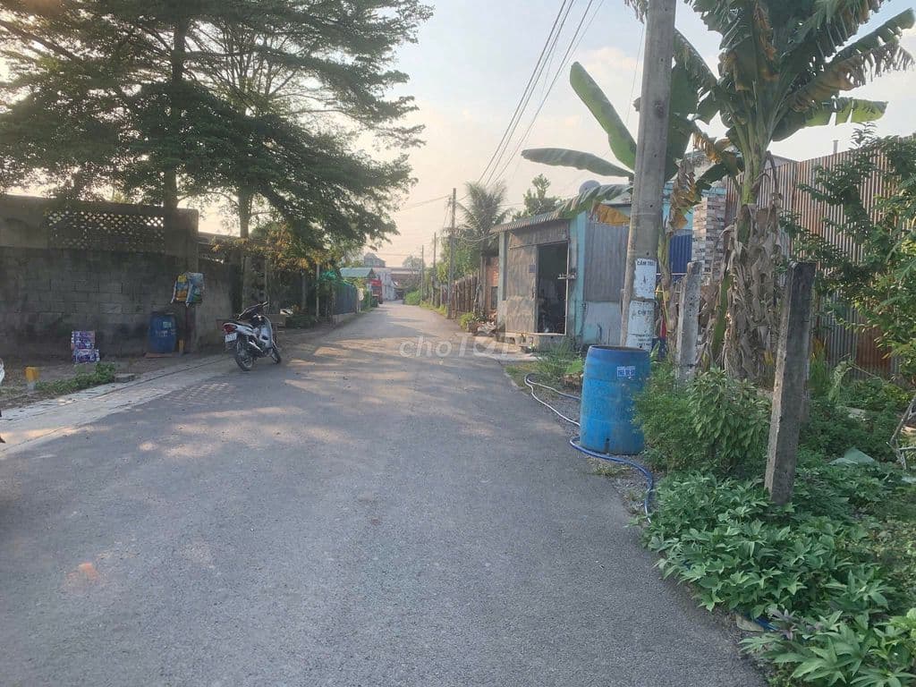 Bán gấp đất đẹp gần bệnh viện Xuyên Á , mặt tiền đường , hợp đầu tư