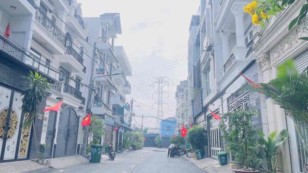 Bán nhà mới 1 trệt 3 lầu, dt 66,8m2, đường 6m khu dân cư An Ninh