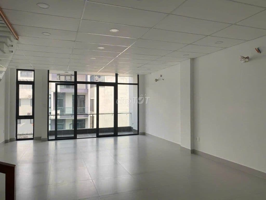 Nhà TK Văn phòng 6x17. Hầm + tầng trống suốt, 15–25 người KĐT Vạn Phúc - Ảnh 2