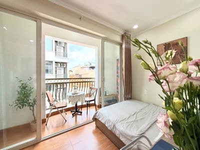 BAN CÔNG NGAY KHU K300 FULL NT CỰC CHILL TIỆN RA SBAY, Q10 AN NINH