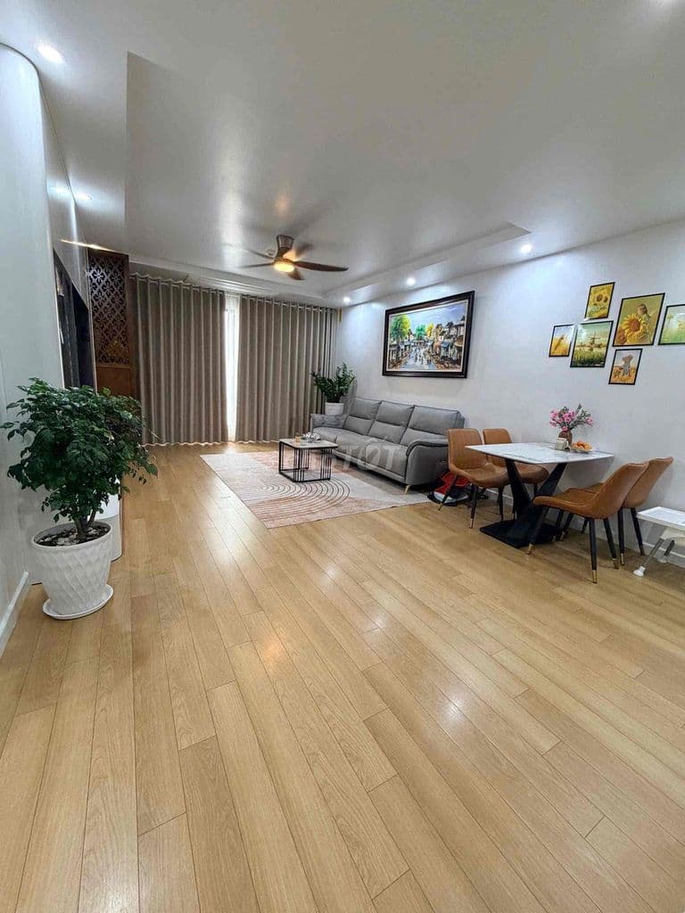 Chính chủ cần bán căn hộ chung cư cao cấp La casta văn phú hà đông