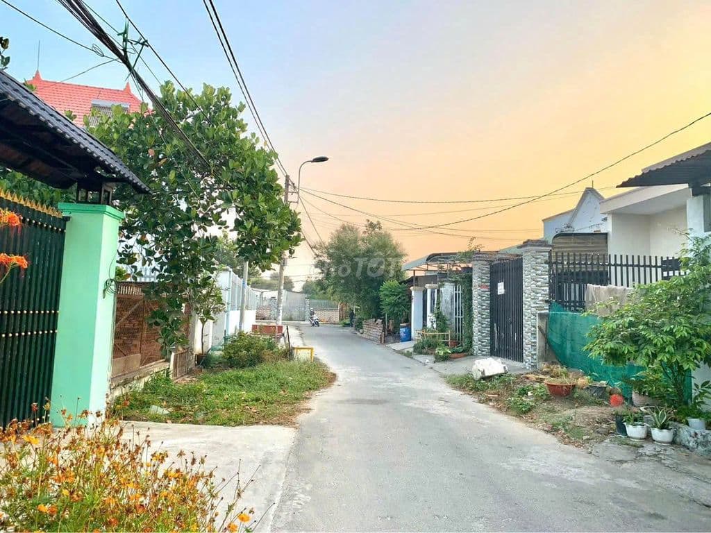 Cần tiền bán căn nhà C4 ở Phước Thạnh, Củ Chi, sổ hồng riêng, 800trieu