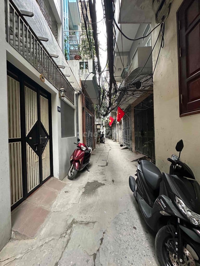 Bán mảnh đất Tam Trinh ô tô đỗ cổng , trc nhà rộng 2m , mặt tiền 4,5m