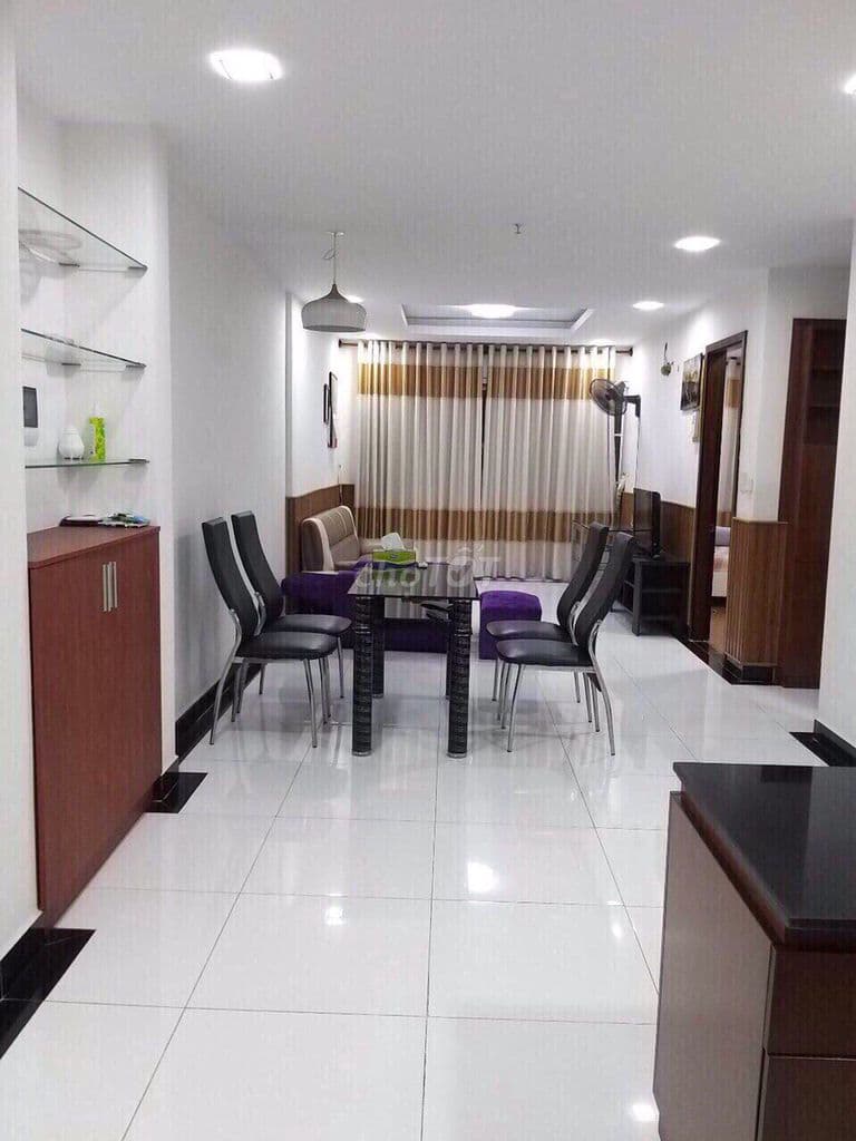 Bán gấp căn hộ Giai Việt 82m2 2Phòng có Nội Thất 4Tỷ350 có sổ hồng