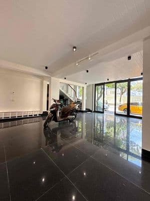 Cho thuê mặt bằng kinh doanh Lý Tự Trọng 70m2 ngang 9.5m