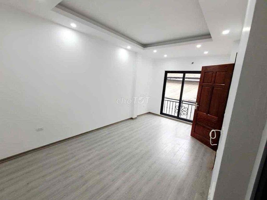 NHÀ HIẾM PHỐ HOT VÕ THỊ SÁU MỚI KÍNH KOONG ÔTÔ DỪNG ĐỖ NGÀY ĐÊM Ở NGAY - Ảnh 3