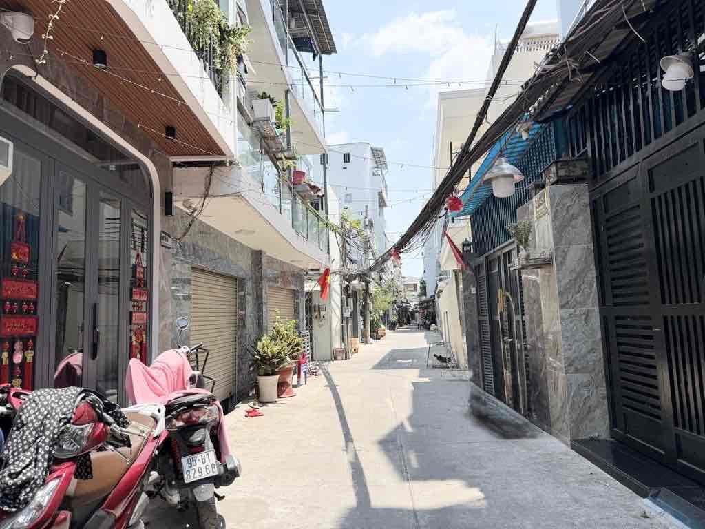 BÁN NHÀ LÔ GÓC TRUNG TÂM Q7 - 60M2 NỞ HẬU - NGANG HƠN 5M