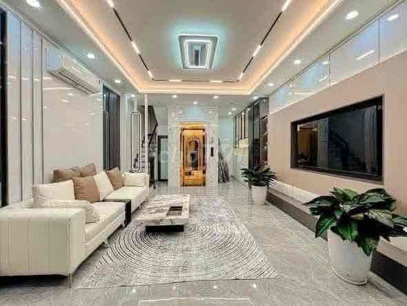 Ngọc Hồi Sát Hồ Linh Đàm 41m 6Tầng Thang Máy MT5m Giá 9Tỷ Sát Ô Tô Đỗ